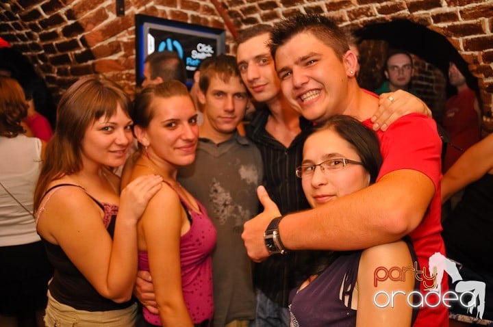 Petrecere mare la început de săptămână, 