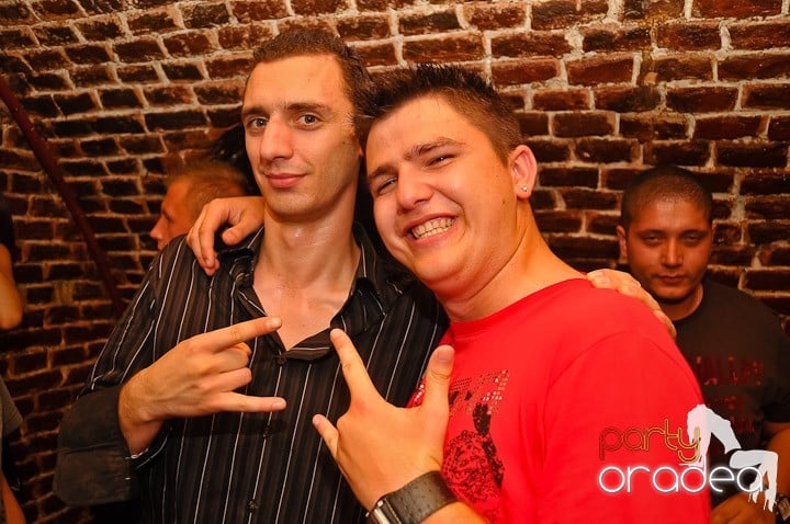 Petrecere mare la început de săptămână, 