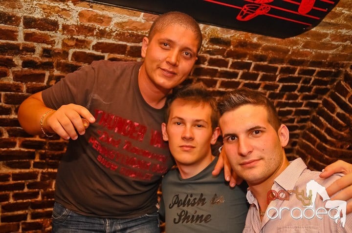 Petrecere mare la început de săptămână, 