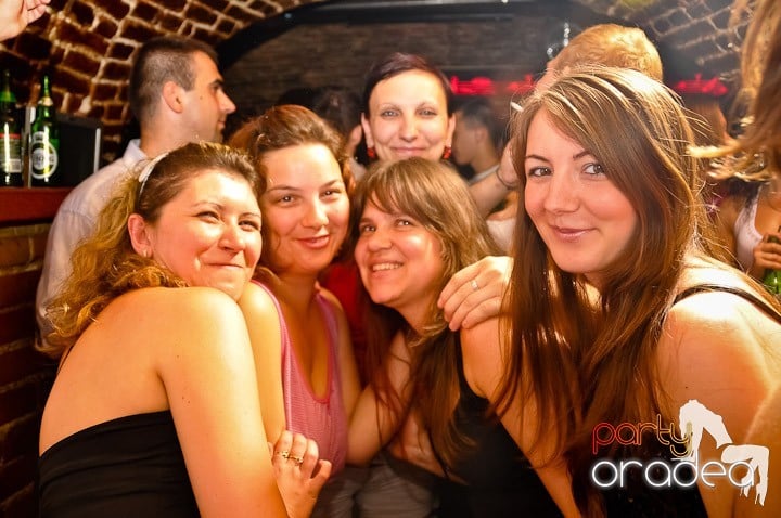 Petrecere mare la început de săptămână, 