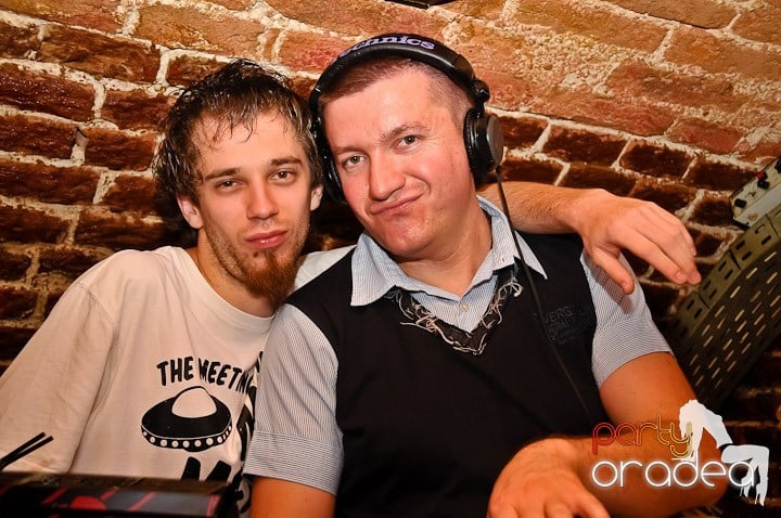 Petrecere mare la început de săptămână, 