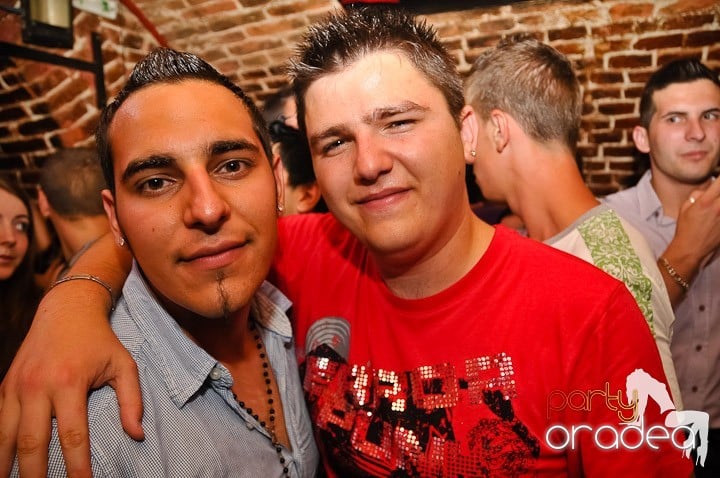 Petrecere mare la început de săptămână, 