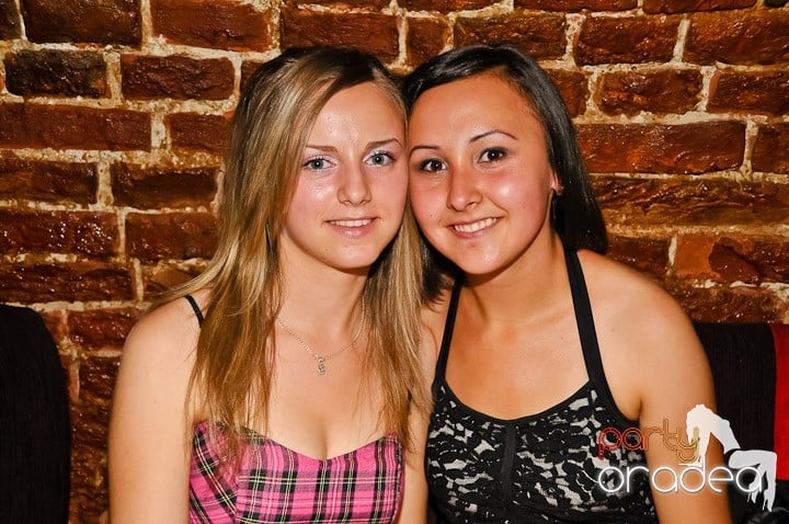 Petrecere mare la început de săptămână, 