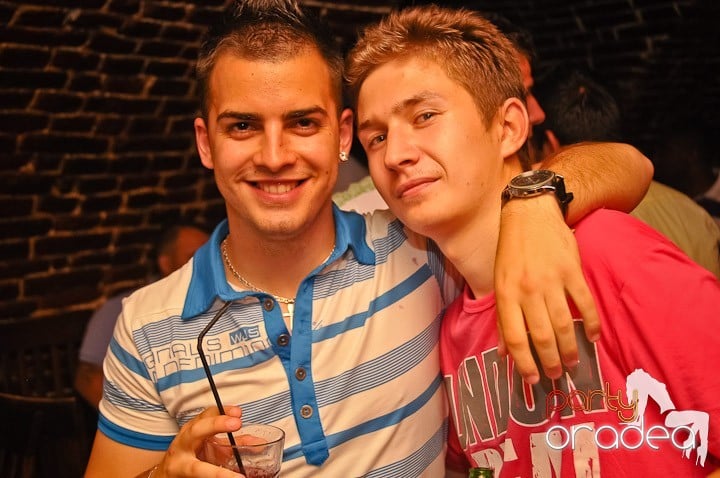 Petrecere mare la început de săptămână, 