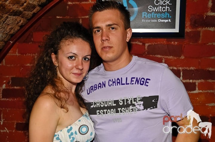 Petrecere mare la început de săptămână, 