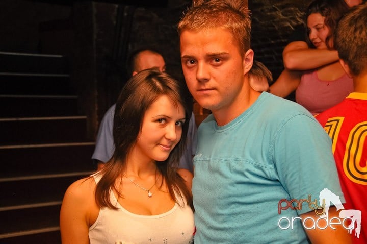 Petrecere mare la început de săptămână, 