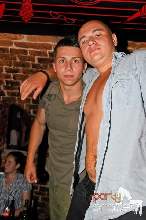 Petrecere mare la început de săptămână, 