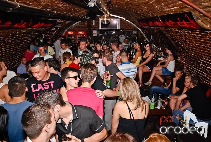 Petrecere mare la început de săptămână, 