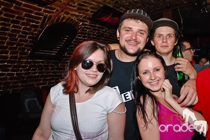 Petrecere mare la început de săptămână, 