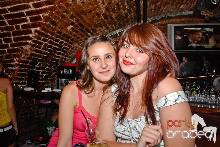 Petrecere mare la început de săptămână, 