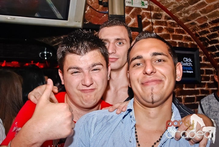 Petrecere mare la început de săptămână, 