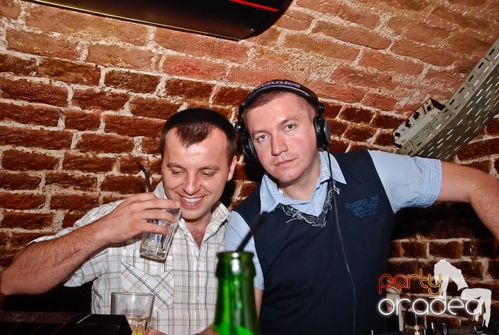 Petrecere mare la început de săptămână, 