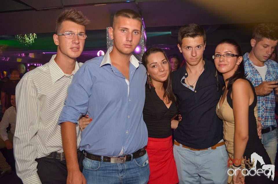 Petrecere până dimineaţa în Club Life, 