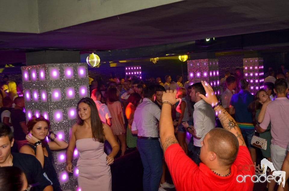 Petrecere până dimineaţa în Club Life, 