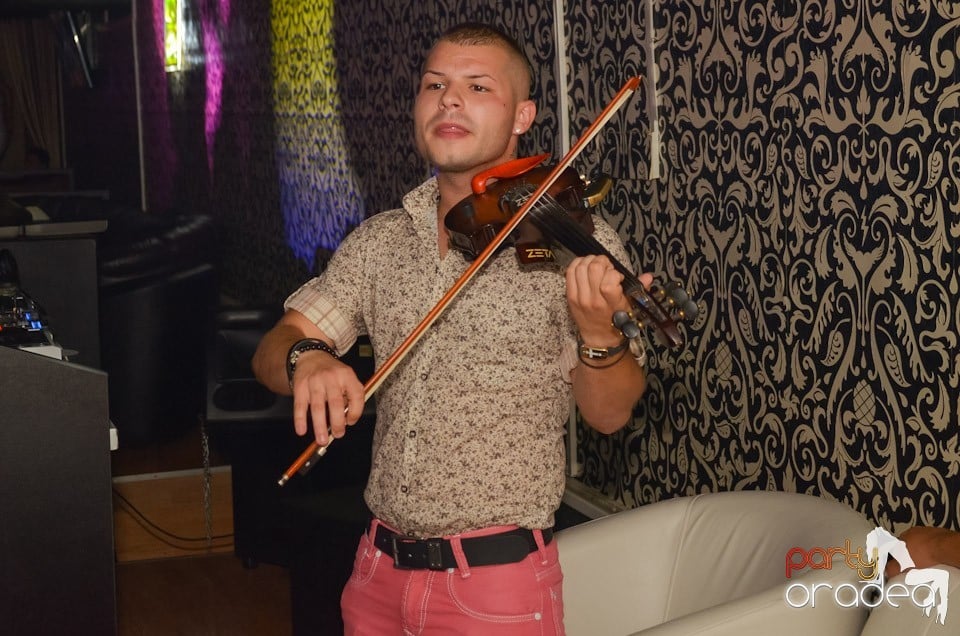 Petrecere până dimineaţa în Club Life, 