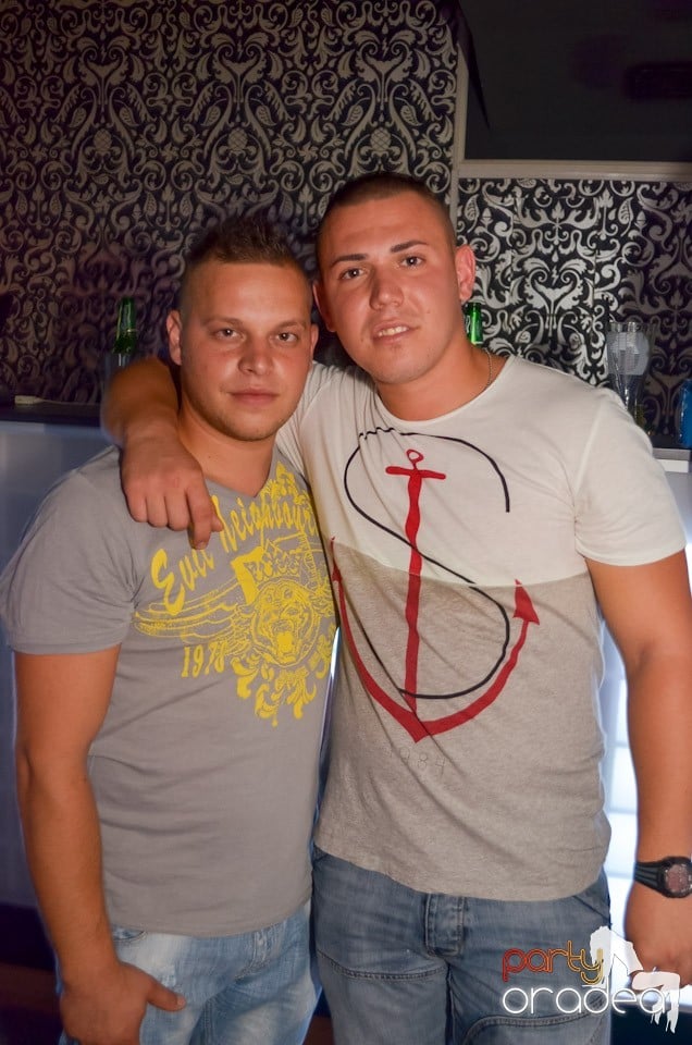 Petrecere până dimineaţa în Club Life, 