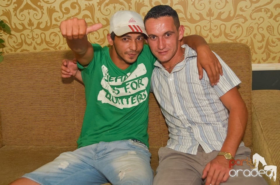 Petrecere până dimineaţa în Club Life, 