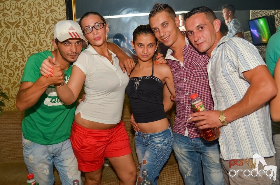 Petrecere până dimineaţa în Club Life, 