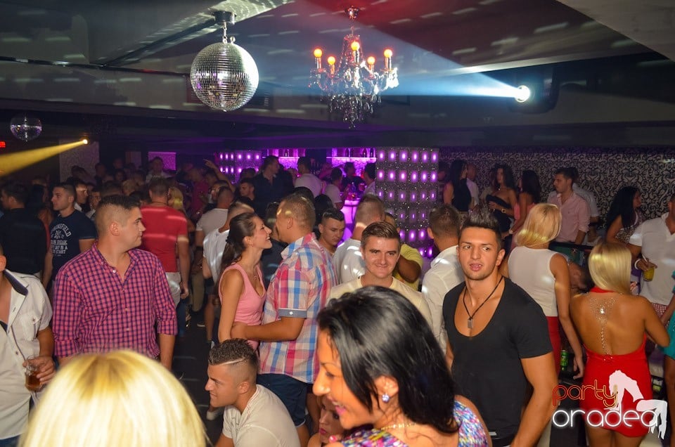 Petrecere până dimineaţa în Club Life, 