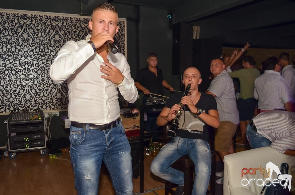 Petrecere până dimineaţa în Club Life, 