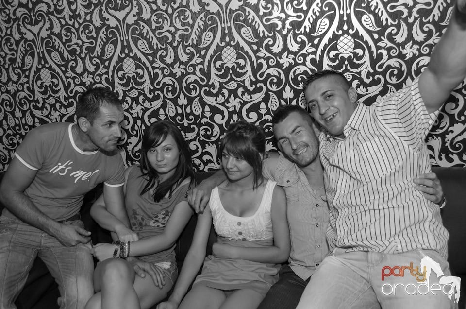 Petrecere până dimineaţa în Club Life, 