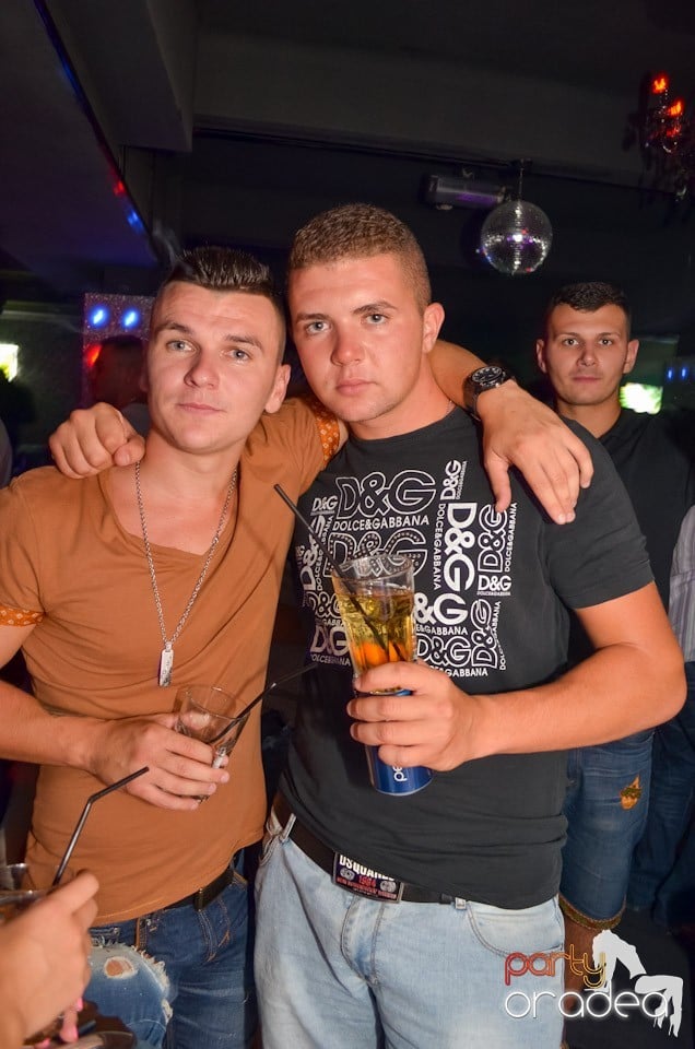 Petrecere până dimineaţa în Club Life, 