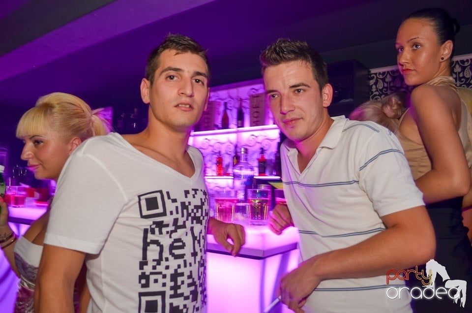 Petrecere până dimineaţa în Club Life, 
