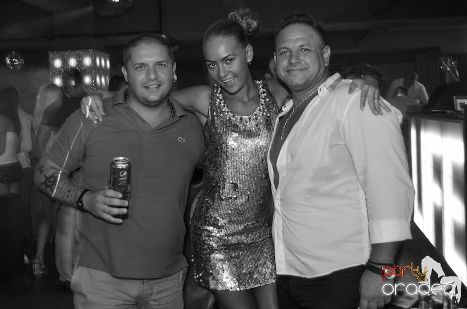 Petrecere până dimineaţa în Club Life, 