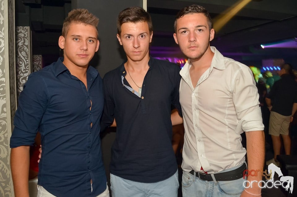 Petrecere până dimineaţa în Club Life, 