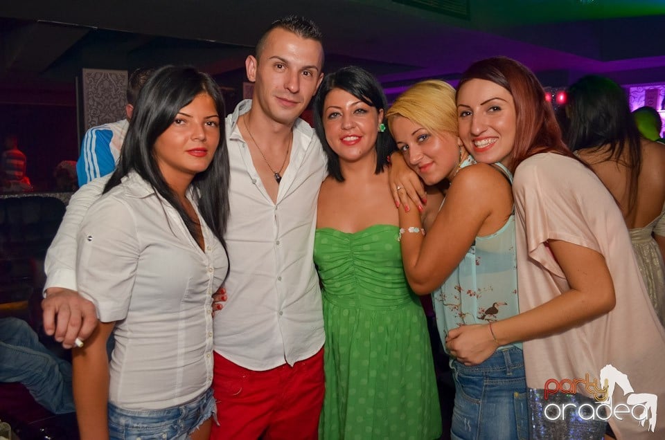 Petrecere până dimineaţa în Club Life, 