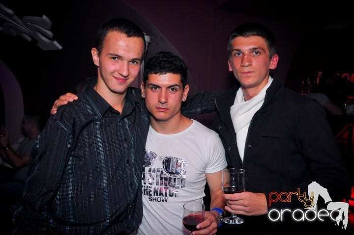 Petrecerea continuă în Club Atti's, 