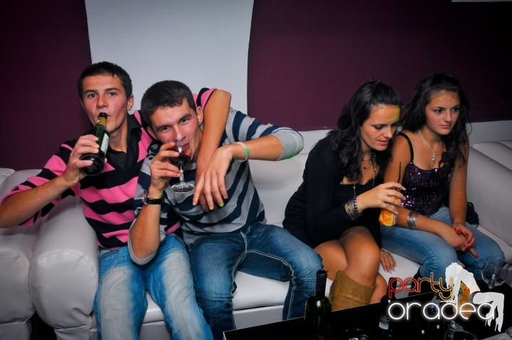 Petrecerea continuă în Club Atti's, 