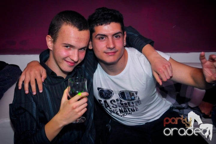 Petrecerea continuă în Club Atti's, 