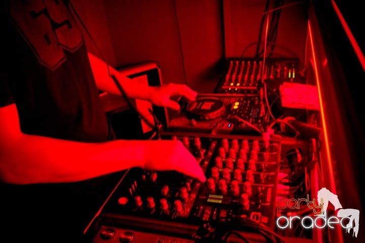 Petrecerea continuă în Club Atti's, 