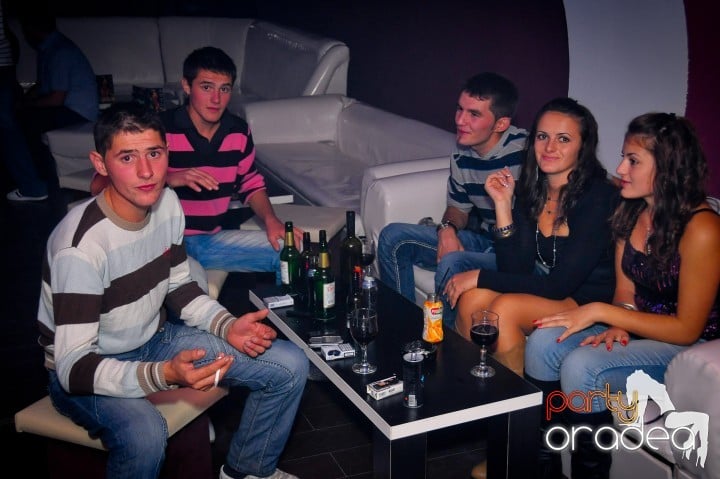 Petrecerea continuă în Club Atti's, 