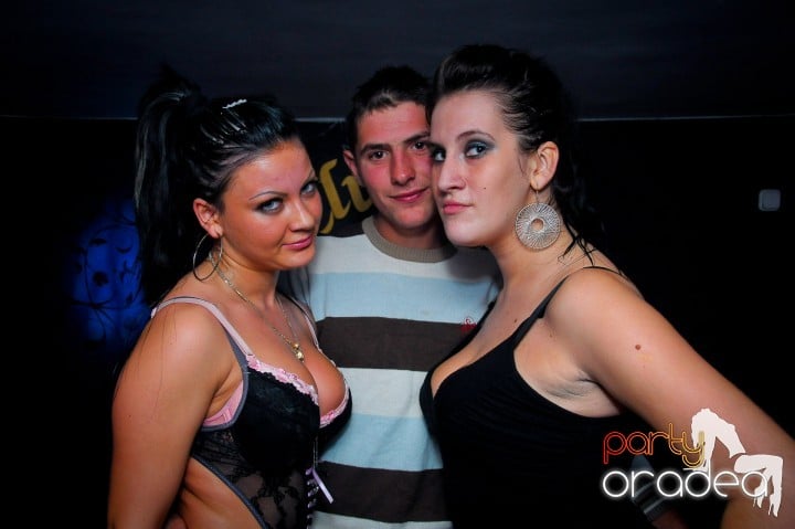 Petrecerea continuă în Club Atti's, 