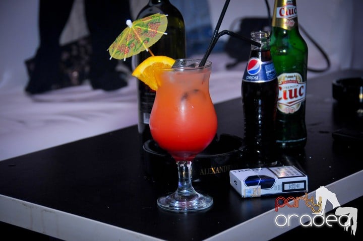 Petrecerea continuă în Club Atti's, 