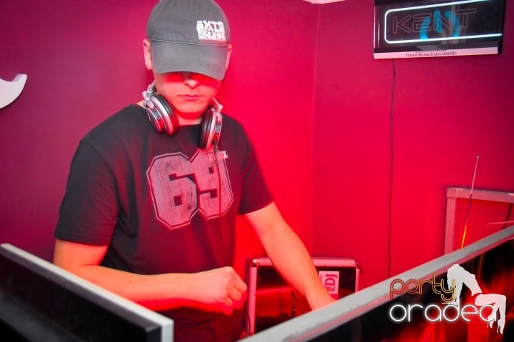 Petrecerea continuă în Club Atti's, 