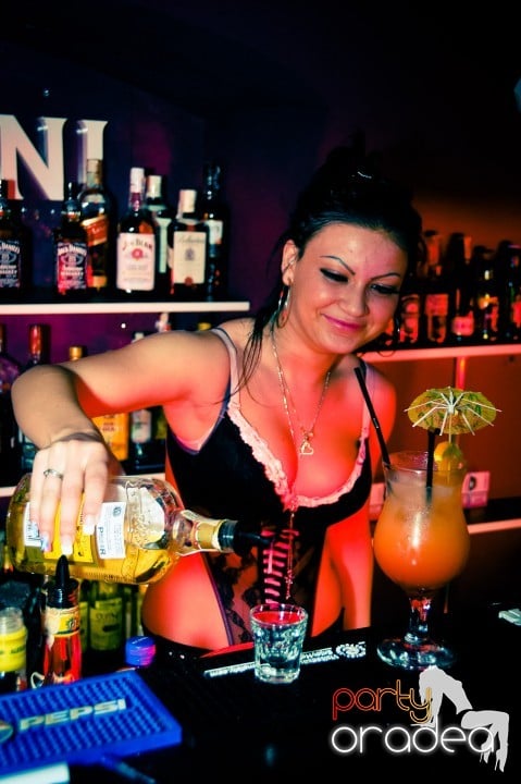 Petrecerea continuă în Club Atti's, 