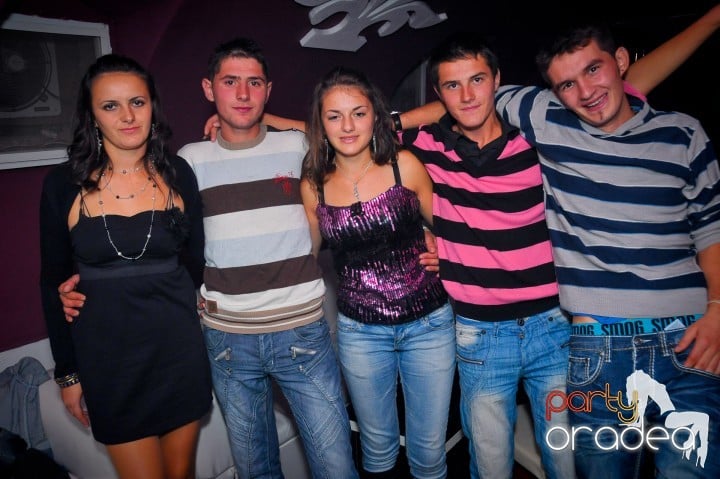 Petrecerea continuă în Club Atti's, 