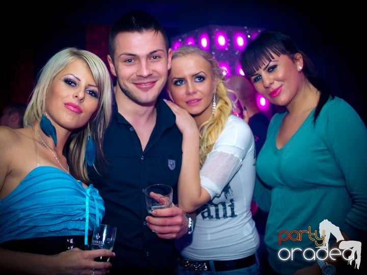 Petrecerea continuă în Club Life, 