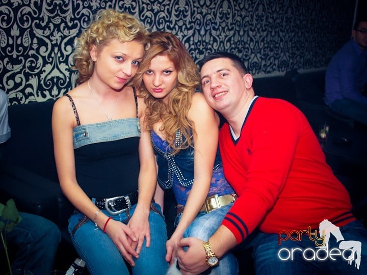 Petrecerea continuă în Club Life, 