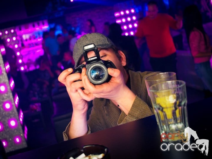 Petrecerea continuă în Club Life, 