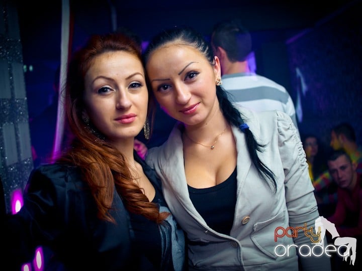 Petrecerea continuă în Club Life, 