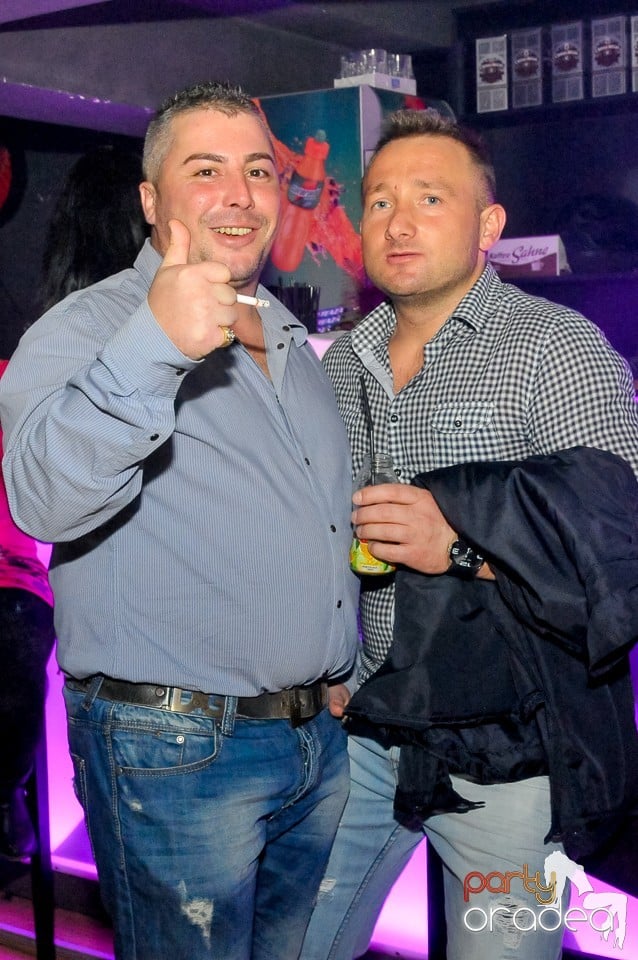 Petrecerea continuă în Club Life, 