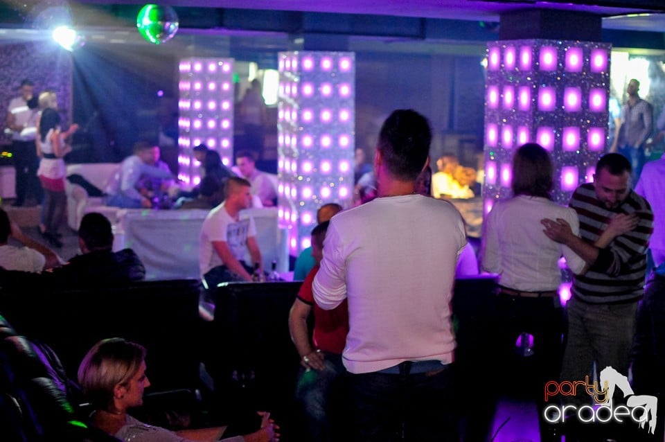 Petrecerea continuă în Club Life, 