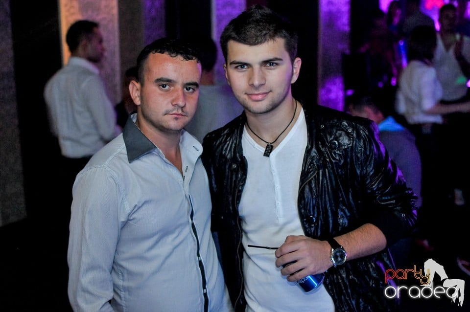 Petrecerea continuă în Club Life, 