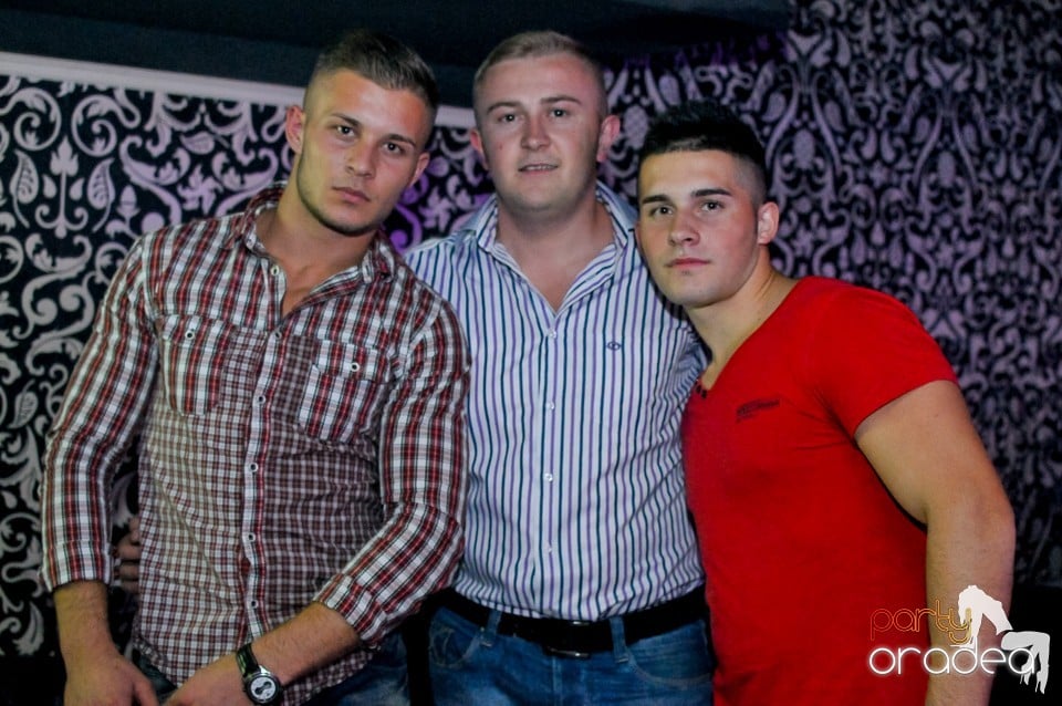 Petrecerea continuă în Club Life, 