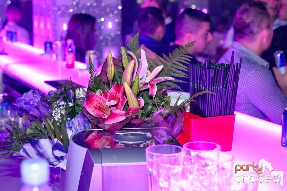 Petrecerea continuă în Club Life, 