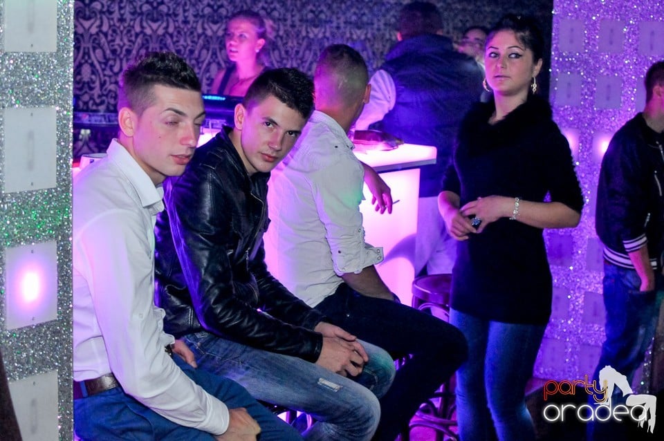 Petrecerea continuă în Club Life, 